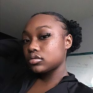 Meet your Posher, Janelle